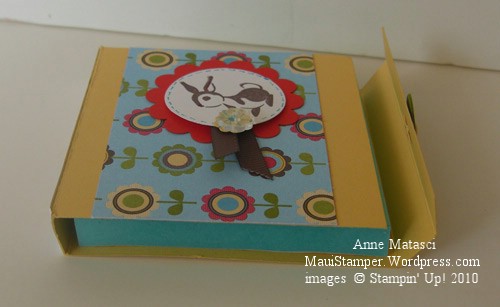Matchbook style sticky note holder from the side
